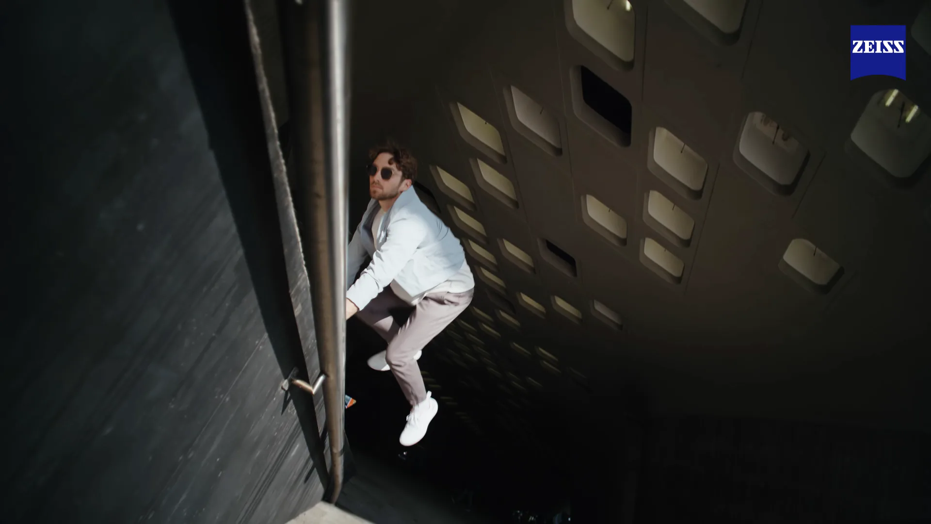 ZEISS Vision Care: the parkour athlete on the wall, a still from the launch film