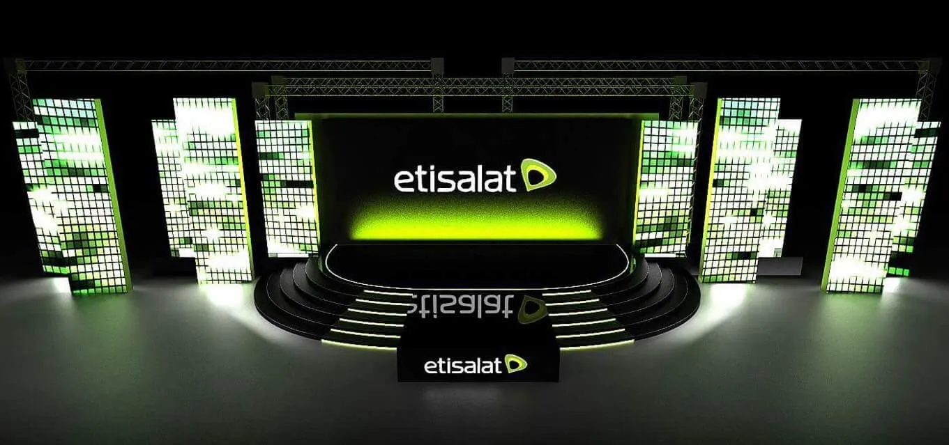 Render: a black main screen with the Etisalat logo between towers of white and green light tiles, a curved stage with lit steps